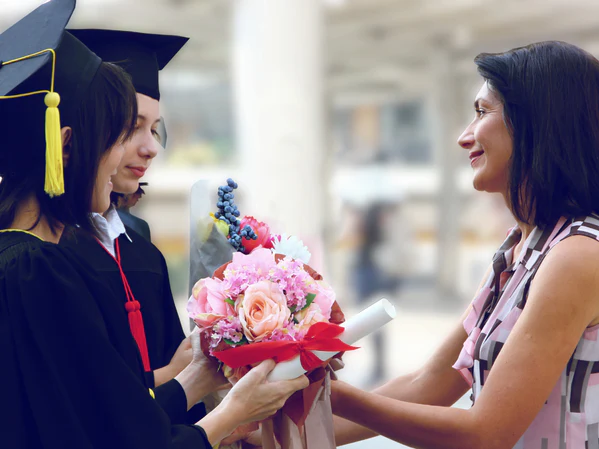 Graduation Bouquet Guide 2025: Best Flower Ideas in Dubai